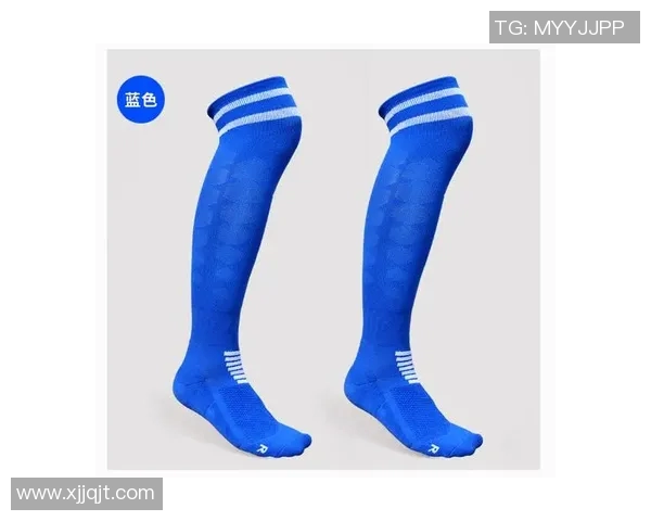 足球场上的必备装备 足球袜背后的科技与品牌选择揭秘